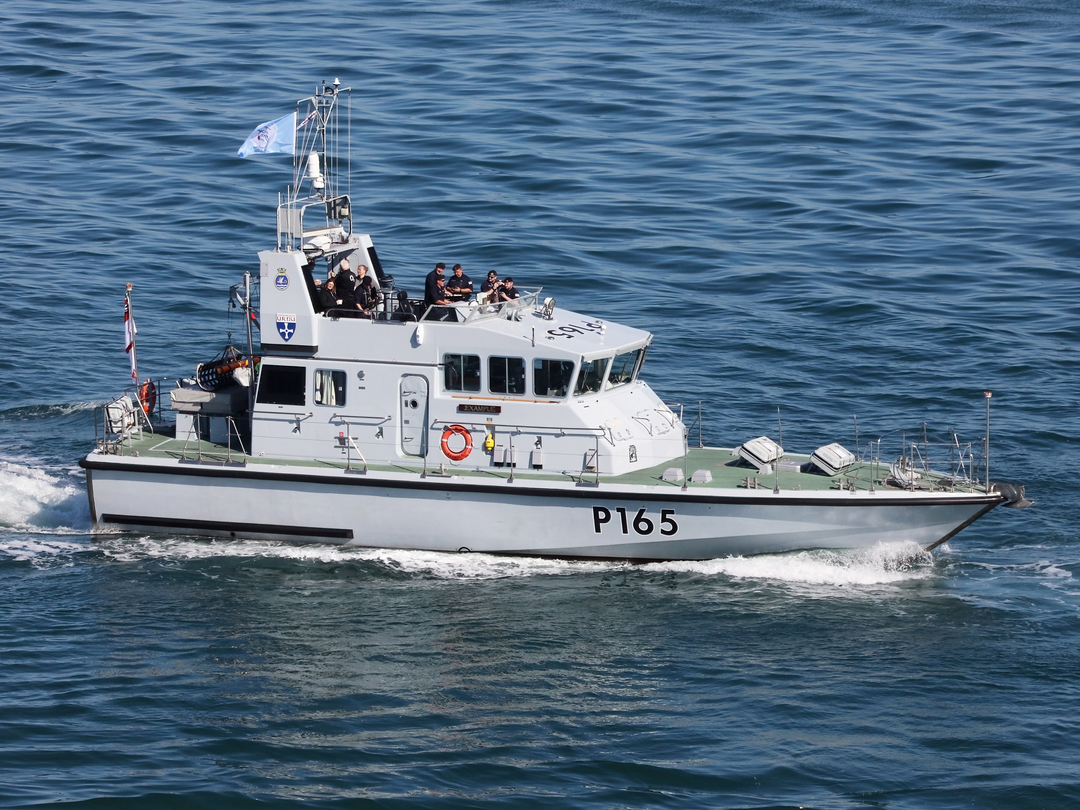 HMS Example (P165) Royal Navy Archer Class P2000 Patrol Vessel Underway Photo Print Wall Art Decor - Posters, Prints, & Visual Artwork - by Hampshire Prints (image 1 of 9)