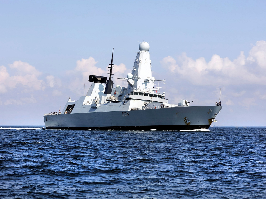 HMS Diamond (D34) Royal Navy Type 45 Destroyer Low Starboard View Photo Print Wall Art Decor Posters, Prints, & Visual Artwork Hampshire Prints 6 x 4 No Frame No