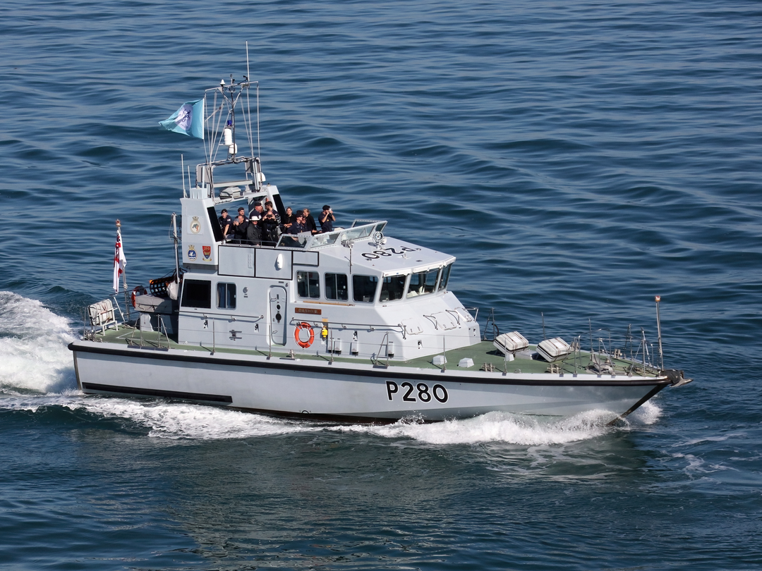 HMS Dasher (P280) Royal Navy Archer Class P2000 Patrol Vessel Underway Photo Print Wall Art Decor Posters, Prints, & Visual Artwork Hampshire Prints 6 x 4 No Frame No