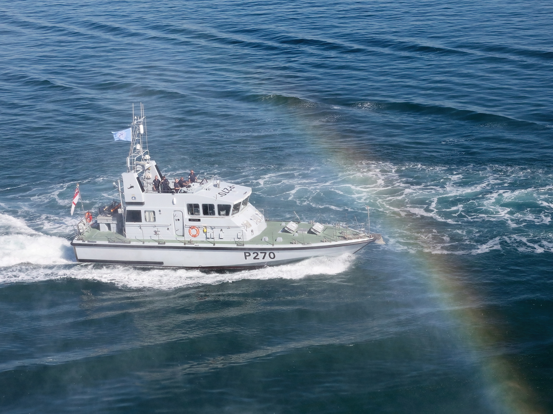 HMS Biter (P270) Royal Navy Archer Class P2000 Patrol Vessel Starboard View Photo Print Wall Art Decor Posters, Prints, & Visual Artwork Hampshire Prints 6 x 4 No Frame No
