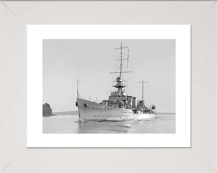 HMS Dunedin (96) Royal Navy Danae Class Cruiser Port Side View Photo Print Wall Art Decor Posters, Prints, & Visual Artwork Hampshire Prints 10 x 8 White Frame Yes