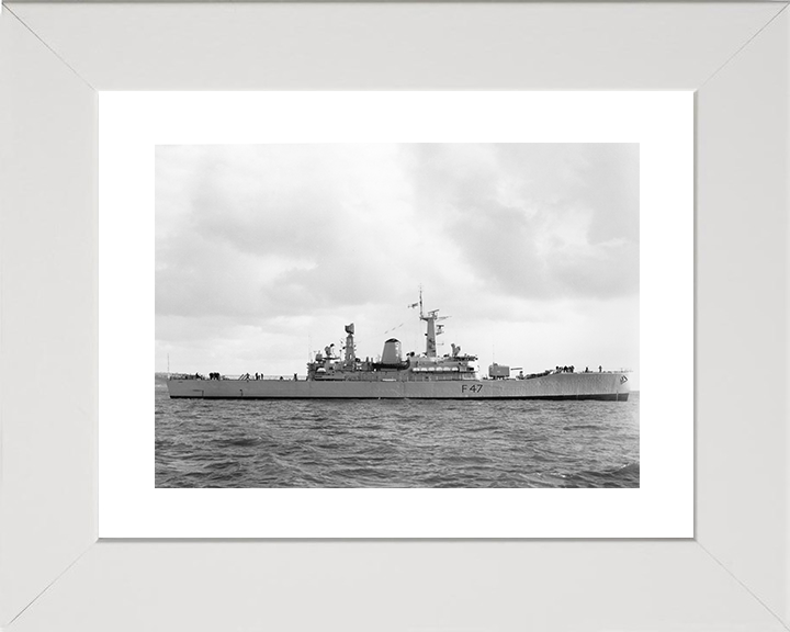 HMS Danae (F47) Royal Navy Leander Class Frigate Starboard Beam View Photo Print Wall Art Decor Posters, Prints, & Visual Artwork Hampshire Prints 10 x 8 White Frame Yes