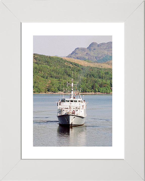 HMS Blyth (M111) Royal Navy Sandown Class Minehunter Bow View Photo Print Wall Art Decor Posters, Prints, & Visual Artwork Hampshire Prints 10 x 8 White Frame Yes