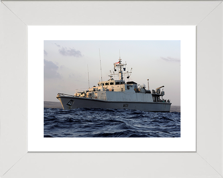 HMS Bangor (M109) Royal Navy Sandown Class Minehunter Low Port Side View Photo Print Wall Art Decor Posters, Prints, & Visual Artwork Hampshire Prints 10 x 8 White Frame Yes