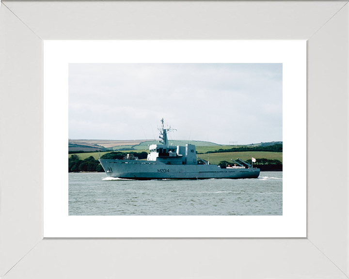 HMS Arun (M2014) Royal Navy River Class Minesweeper Port Side View Photo Print Wall Art Decor Posters, Prints, & Visual Artwork Hampshire Prints 10 x 8 White Frame Yes