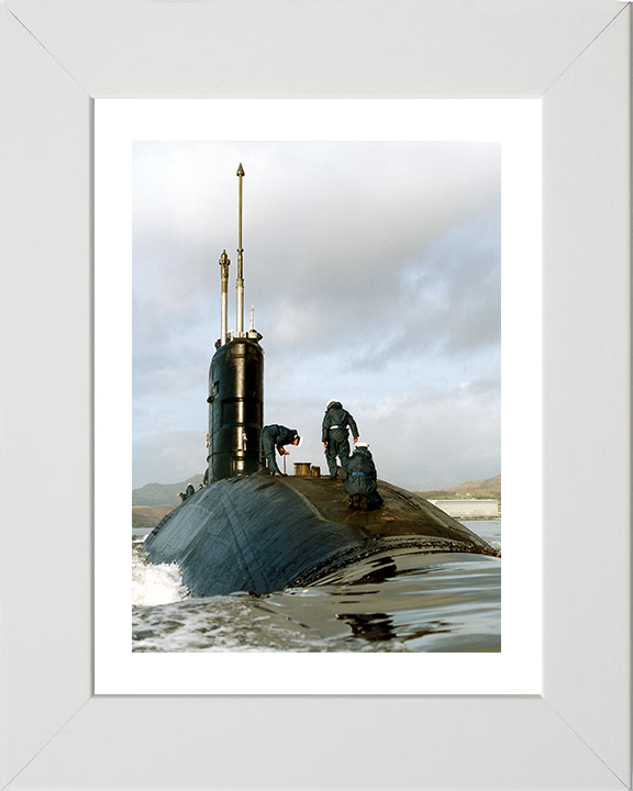 HMS Sceptre (S104) Photo Print - Clyde 1995 - Royal Navy Swiftsure Class Submarine Hampshire Prints 10 x 8 White Frame Yes