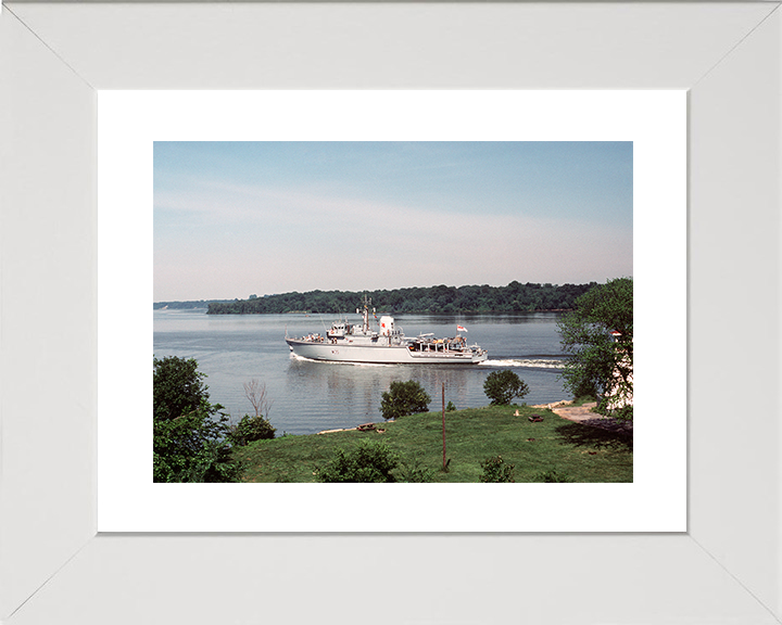 HMS Dulverton (M35) Royal Navy Hunt Class Mine Warfare Vessel USA 1985 Photo Print Wall Art Decor Posters, Prints, & Visual Artwork Hampshire Prints 10 x 8 White Frame Yes