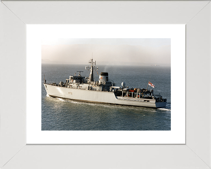HMS Bicester (M36) Royal Navy Hunt Class Mine Warfare Vessel Leaving Portsmouth 1997 Photo Print Wall Art Decor Posters, Prints, & Visual Artwork Hampshire Prints 10 x 8 White Frame Yes