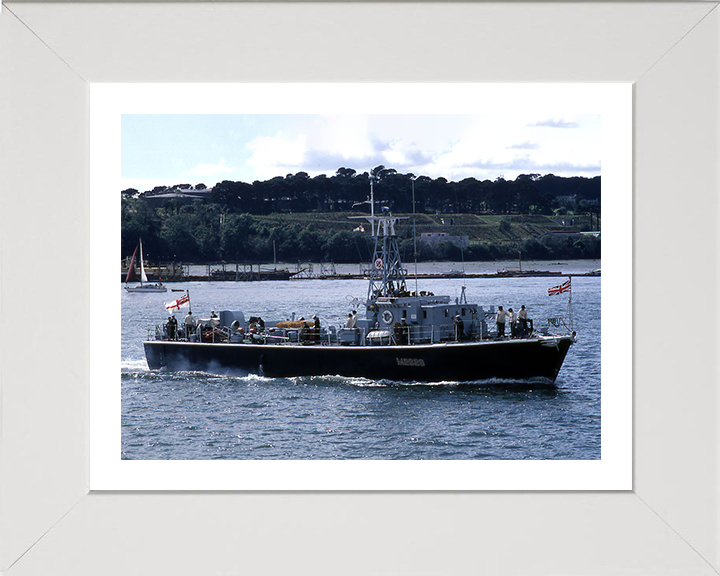 HMS Flintham (M2628) Photo Print - Starboard View - Royal Navy Ham Class Minesweeper Hampshire Prints 10 x 8 White Frame Yes