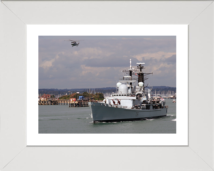 HMS Edinburgh (D97) Royal Navy Type 42 Destroyer Leaving Portsmouth 2006 Photo Print Wall Art Decor Posters, Prints, & Visual Artwork Hampshire Prints 10 x 8 White Frame Yes
