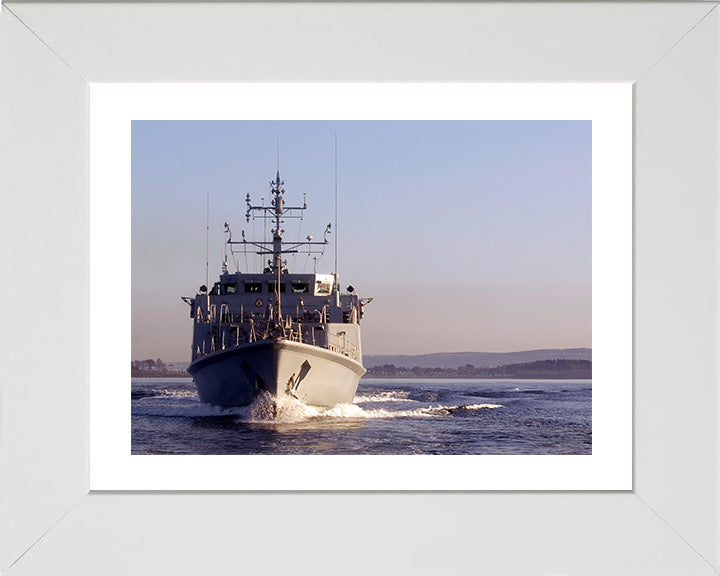 HMS Shoreham M112 | Photo Print | Framed Print | Sandown Class | Minehunter | Royal Navy Hampshire Prints