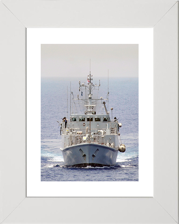 HMS Bangor (M109) Royal Navy Sandown Class Minehunter Underway Bow View Photo Print Wall Art Decor Posters, Prints, & Visual Artwork Hampshire Prints 10 x 8 White Frame Yes