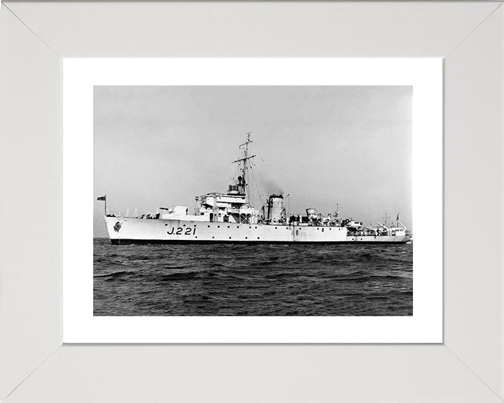 HMS Onyx J221 Royal Navy Algerine class minesweeper Photo Print or Framed Print - Hampshire Prints