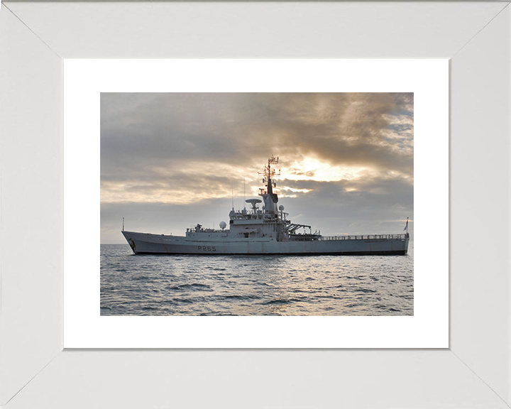 HMS Dumbarton Castle (P265) Royal Navy Castle Class Patrol Vessel At Sunset Photo Print Wall Art Decor Posters, Prints, & Visual Artwork Hampshire Prints 10 x 8 White Frame Yes