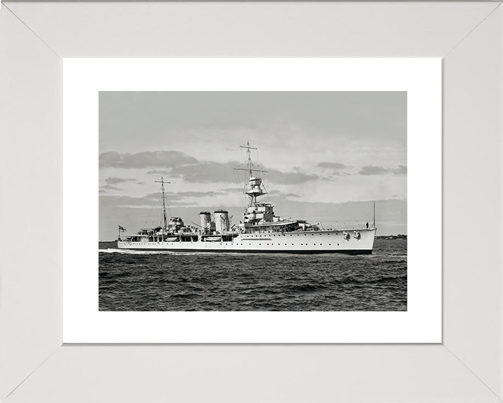 HMS Danae (D44) Royal Navy Danae Class Cruiser Starboard View Photo Print Wall Art Decor Posters, Prints, & Visual Artwork Hampshire Prints 10 x 8 White Frame Yes