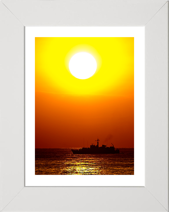 HMS Pembroke (M107) Photo Print - At Sunset 2010 - Royal Navy Sandown Class Minehunter Hampshire Prints 10 x 8 White Frame Yes