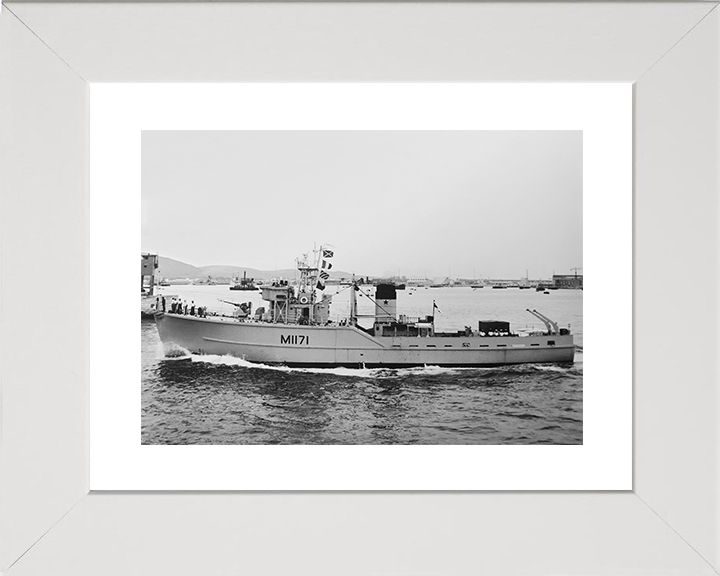 HMS Aldington (M1171) Royal Navy Ton Class Minesweeper Warship Entering Port Photo Print Wall Art Decor Posters, Prints, & Visual Artwork Hampshire Prints 10 x 8 White Frame Yes