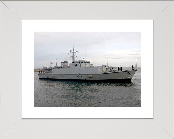 HMS Walney M104 | Photo Print | Framed Print | Sandown Class | minesweeper | Royal Navy Hampshire Prints