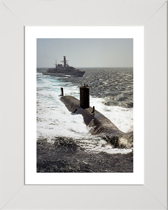 HMS Triumph (S93) Photo Print - Red Sea 2001 - Royal Navy Trafalgar Class Submarine Hampshire Prints 10 x 8 White Frame Yes