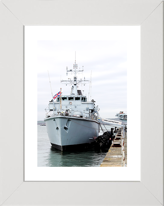 HMS Cattistock (M31) Royal Navy Hunt Class MineHunter Alongside in Portsmouth Photo Print Wall Art Decor Posters, Prints, & Visual Artwork Hampshire Prints 10 x 8 White Frame Yes