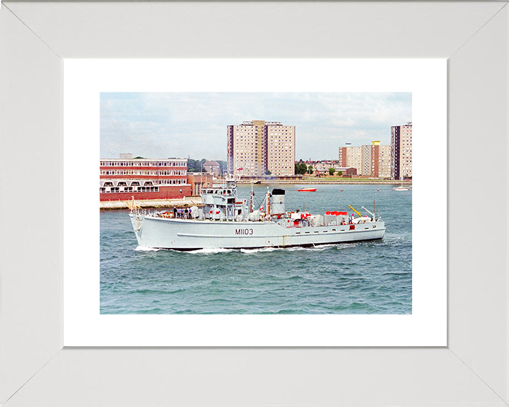 HMS Alfriston (M1103) Royal Navy Ton Class Minesweeper Warship Leaving Portsmouth Photo Print Wall Art Decor Posters, Prints, & Visual Artwork Hampshire Prints 10 x 8 White Frame Yes