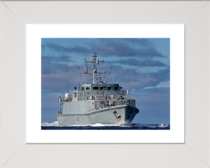 HMS Bangor (M109) Royal Navy Sandown Class Minehunter Low Starboard Bow View Photo Print Wall Art Decor Posters, Prints, & Visual Artwork Hampshire Prints 10 x 8 White Frame Yes