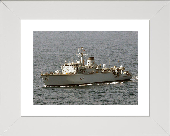 HMS Chiddingfold (M37) Royal Navy Hunt Class Minehunter Port Side View Photo Print Wall Art Decor Posters, Prints, & Visual Artwork Hampshire Prints 10 x 8 White Frame Yes