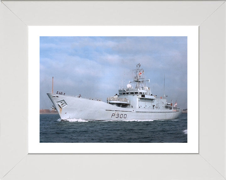 HMS Lindisfarne P300 Royal Navy Island class patrol vessel Photo Print or Framed Print - Hampshire Prints