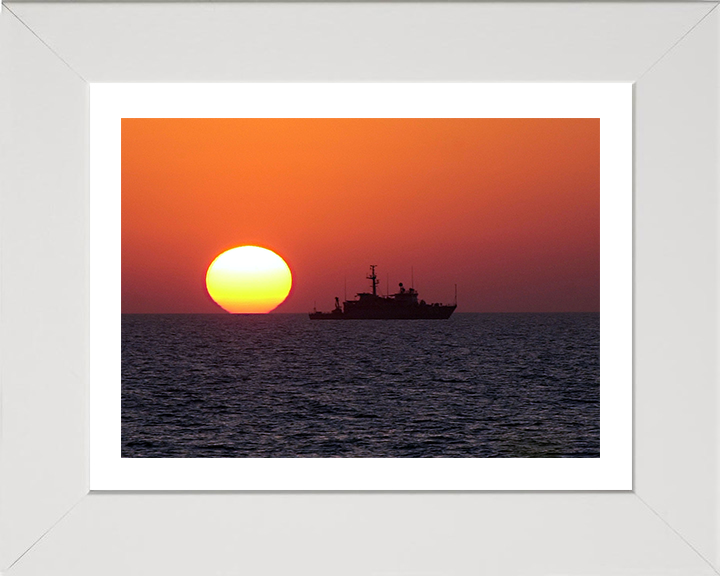 HMS Brocklesby (M33) Photo Print - Silhouette 2003 - Royal Navy Hunt Class Mine Warfare Vessel Posters, Prints, & Visual Artwork Hampshire Prints 10 x 8 White Frame Yes