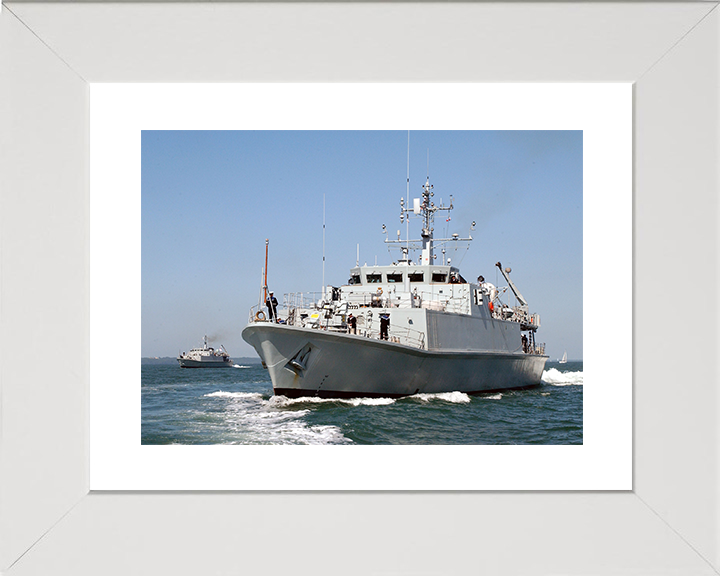 HMS Bangor (M109) Royal Navy Sandown Class Minehunter Portsmouth 2003 Photo Print Wall Art Decor Posters, Prints, & Visual Artwork Hampshire Prints 10 x 8 White Frame Yes
