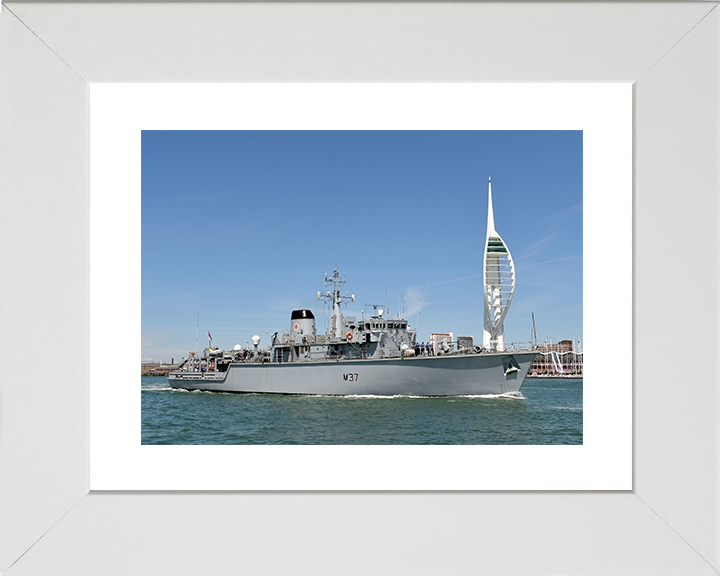 HMS Chiddingfold (M37) Royal Navy Hunt Class Minehunter Leaving Portsmouth Photo Print Wall Art Decor Posters, Prints, & Visual Artwork Hampshire Prints 10 x 8 White Frame Yes