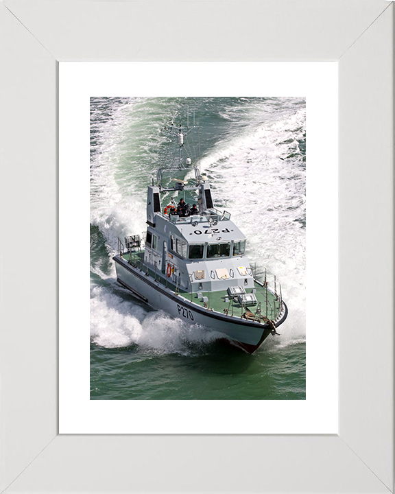 HMS Biter (P270) Royal Navy Archer Class P2000 Patrol Vessel Starboard Bow 2017 Photo Print Wall Art Decor Posters, Prints, & Visual Artwork Hampshire Prints 10 x 8 White Frame Yes
