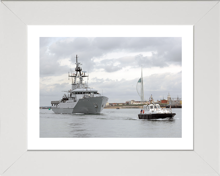 HMS Clyde (P257) Photo Print - Leaves Portsmouth 2007 - Royal Navy River Class Patrol Vessel Posters, Prints, & Visual Artwork Hampshire Prints 10 x 8 White Frame Yes
