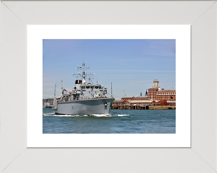 HMS Chiddingfold (M37) Royal Navy Hunt Class Minehunter Portsmouth Harbour Photo Print Wall Art Decor Posters, Prints, & Visual Artwork Hampshire Prints 10 x 8 White Frame Yes