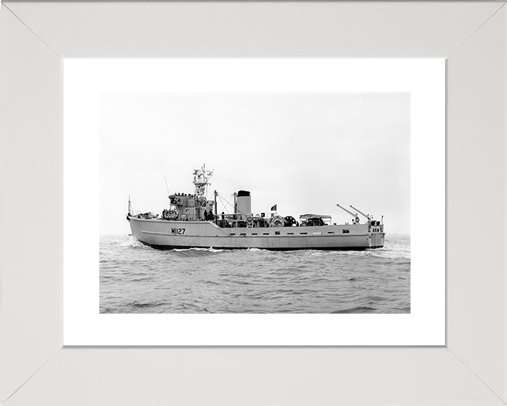 HMS Darlaston (M1127) Royal Navy Ton class Minesweeper Port Beam View Photo Print Wall Art Decor Posters, Prints, & Visual Artwork Hampshire Prints 10 x 8 White Frame Yes