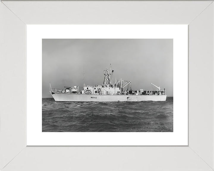 HMS Aveley (M2002) Royal Navy Ley Class Minesweeper Port Side View Photo Print Wall Art Decor Posters, Prints, & Visual Artwork Hampshire Prints 10 x 8 White Frame Yes
