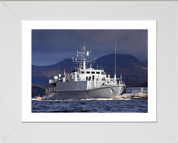 HMS Pembroke (M107) Photo Print - Scotland 2008 - Royal Navy Sandown Class Minehunter Hampshire Prints 10 x 8 White Frame Yes