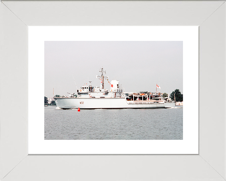 HMS Cottesmore (M32) Royal Navy Hunt Class Mine Warfare Vessel Washington Photo Print Wall Art Decor Posters, Prints, & Visual Artwork Hampshire Prints 10 x 8 White Frame Yes
