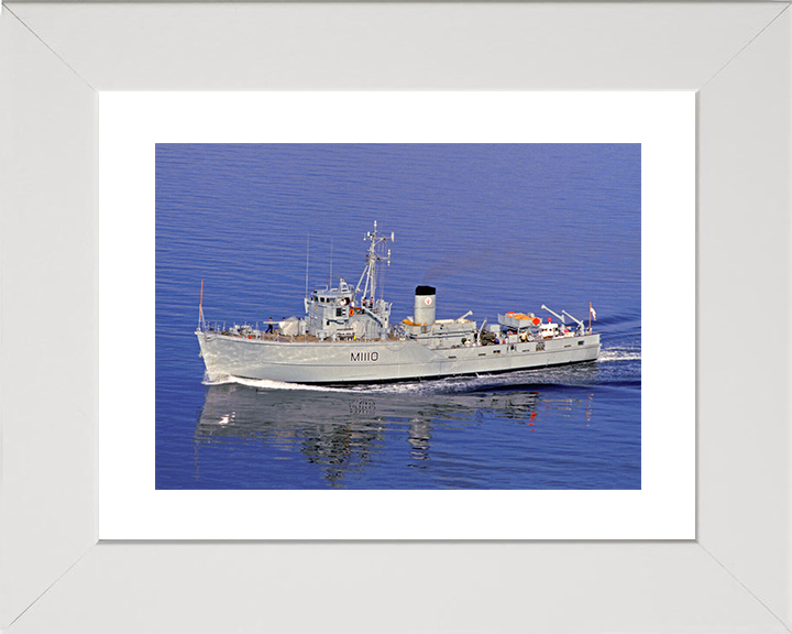 HMS Bildeston (M1110) Royal Navy Ton Class Minesweeper Port Side View Photo Print Wall Art Decor Posters, Prints, & Visual Artwork Hampshire Prints 10 x 8 White Frame Yes
