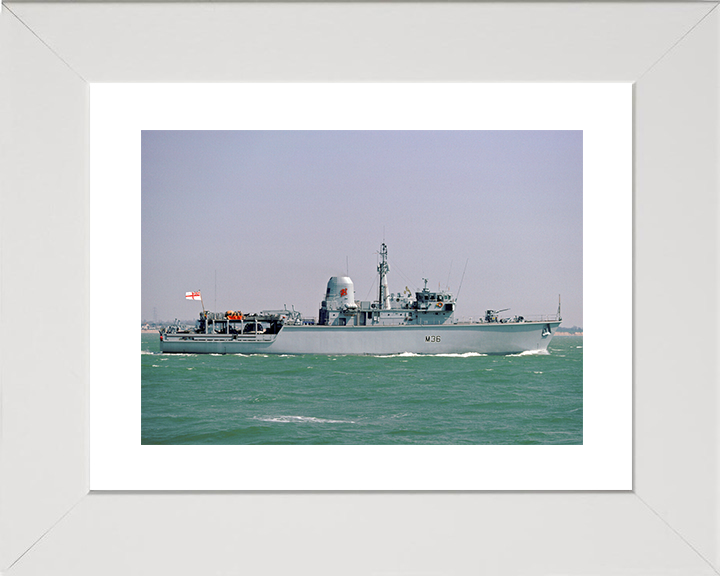 HMS Bicester (M36) Royal Navy Hunt Class Mine Warfare Vessel Starboard Beam View Photo Print Wall Art Decor Posters, Prints, & Visual Artwork Hampshire Prints 10 x 8 White Frame Yes