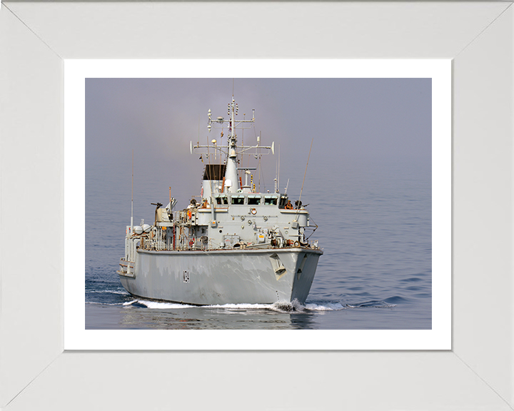 HMS Middleton (M34) Photo Print - Low Starboard Bow View - Royal Navy Hunt Class Mine Warfare Vessel Hampshire Prints 10 x 8 White Frame Yes