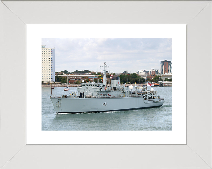 HMS Cattistock (M31) Royal Navy Hunt Class MineHunter Exiting Portsmouth Photo Print Wall Art Decor Posters, Prints, & Visual Artwork Hampshire Prints 10 x 8 White Frame Yes