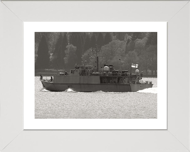 HMS Bangor (M109) Photo Print - Clyde 2008 - Royal Navy Sandown Class Minehunter Posters, Prints, & Visual Artwork Hampshire Prints 10 x 8 White Frame Yes