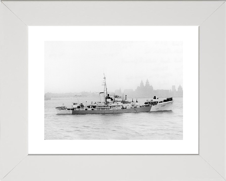 HMS Coldstreamer (T337) Royal Navy Military Class Trawler Starboard View Photo Print Wall Art Decor Posters, Prints, & Visual Artwork Hampshire Prints 10 x 8 White Frame Yes