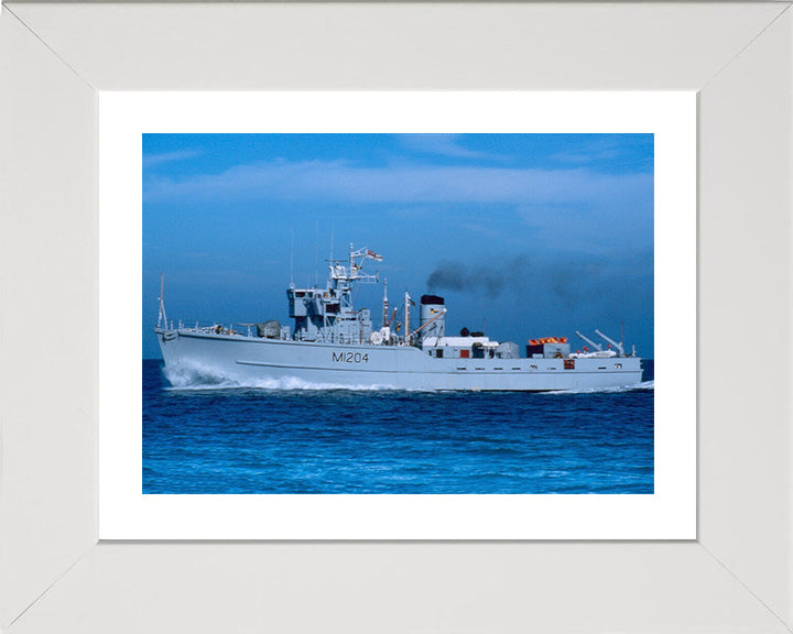 HMS Stubbington M1204 | Photo Print | Framed Print | Ton Class | Minesweeper | Royal Navy Hampshire Prints