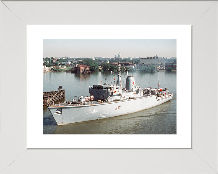 HMS Chiddingfold (M37) Royal Navy Hunt Class Minehunter Entering Washington Photo Print Wall Art Decor Posters, Prints, & Visual Artwork Hampshire Prints 10 x 8 White Frame Yes