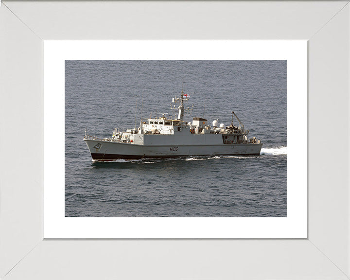 HMS Penzance M106 | Photo Print | Framed Print | Sandown Class | Minehunter | Royal Navy Hampshire Prints