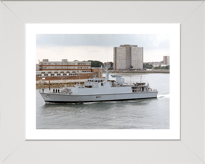 HMS Sandown (M101) Photo Print - Leaving Portsmouth 2001 - Royal Navy Sandown Class Minehunter Hampshire Prints 10 x 8 White Frame Yes