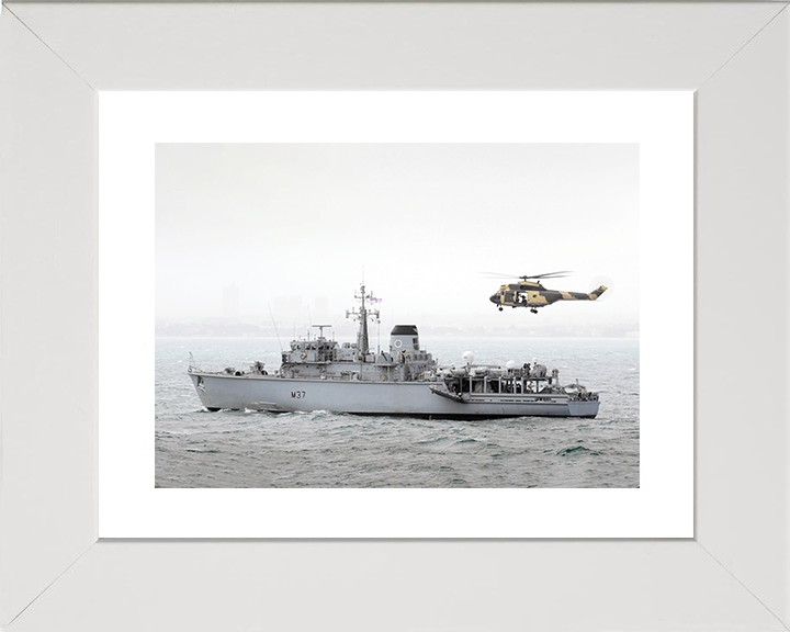 HMS Chiddingfold (M37) Royal Navy Hunt Class Minehunter With Helicopter Photo Print Wall Art Decor Posters, Prints, & Visual Artwork Hampshire Prints 10 x 8 White Frame Yes