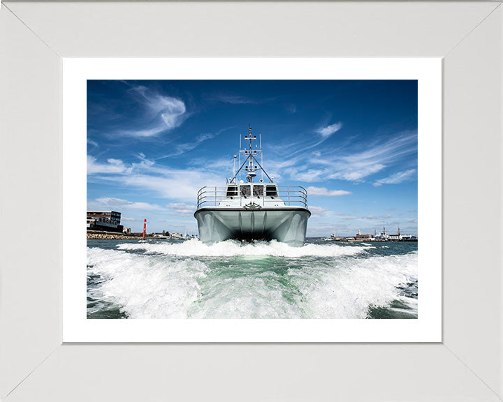 HMS Magpie H130 | Photo Print | Framed Print | Coastal Survey Vessel | Royal Navy Hampshire Prints
